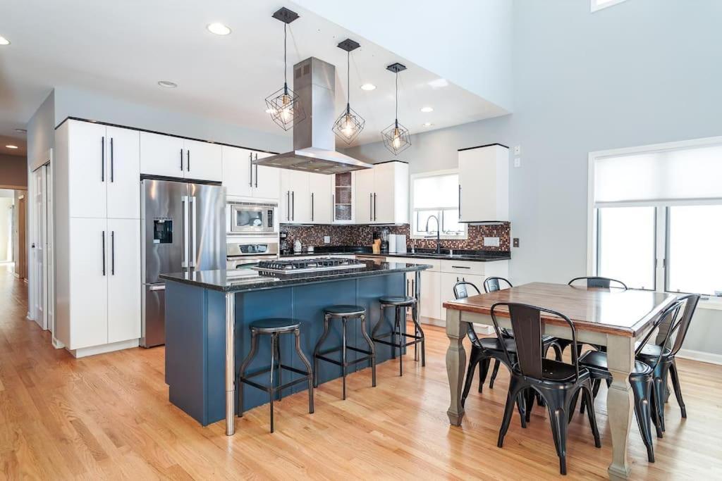 Vila Eclectic Stylish And Cozy Milwaukee Unit Exteriér fotografie