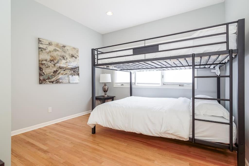 Vila Eclectic Stylish And Cozy Milwaukee Unit Exteriér fotografie