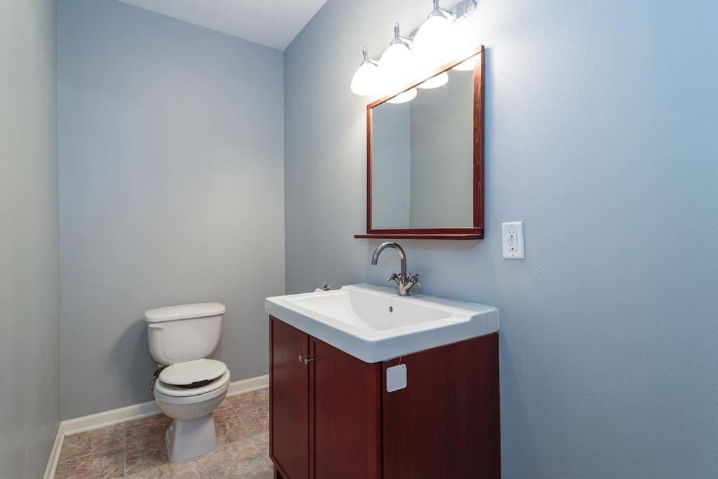 Vila Eclectic Stylish And Cozy Milwaukee Unit Exteriér fotografie