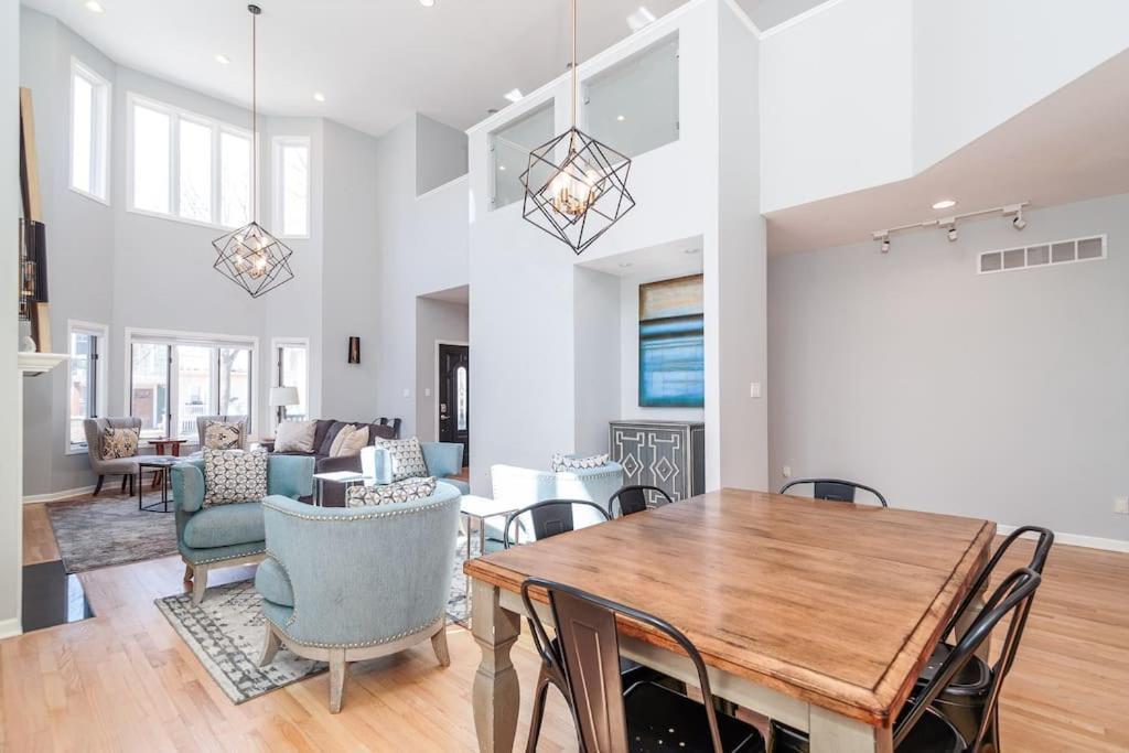Vila Eclectic Stylish And Cozy Milwaukee Unit Exteriér fotografie