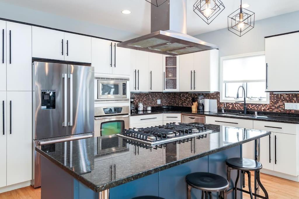 Vila Eclectic Stylish And Cozy Milwaukee Unit Exteriér fotografie
